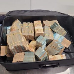 Mala com dinheiro apreendida pela PF na Paraíba tinha R$ 2 milhões