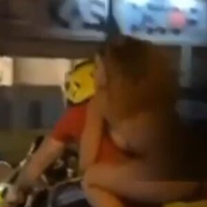 Mulher é filmada nua em garupa de motocicleta na capital João Pessoa