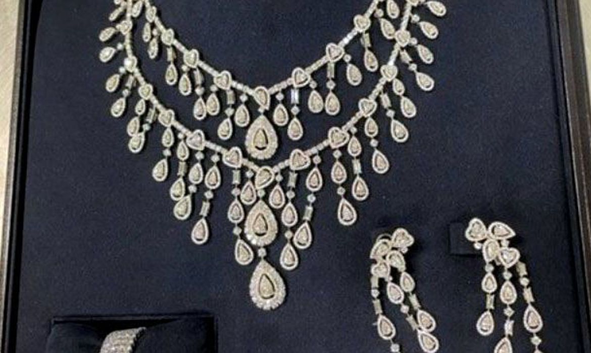 Polícia Federal abre investigação sobre joias enviadas a Bolsonaro