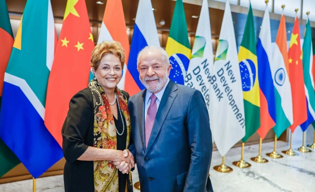 Dilma Rousseff toma posse como presidente do Banco dos Brics em Xangai