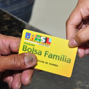 Bolsa Família alcança maior valor da história com pagamento extra de R$ 50 a partir dessa segunda (1...