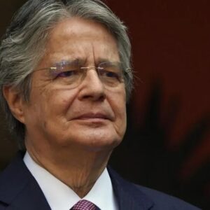 Em meio a crise, presidente do Equador autoriza posse e porte de armas para civis