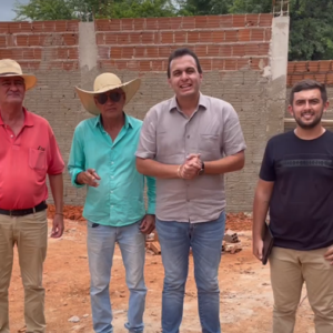 Prefeito Espedito Filho realiza visitas em obras em andamento na sede e na zona rural de Triunfo