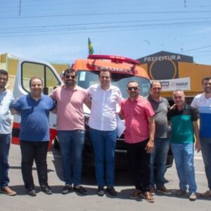Prefeito Espedito Filho entrega uma nova ambulância para o SAMU de Triunfo