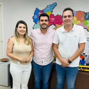 Prefeita Laís Raquel e prefeito Espedito Filho se reúnem com o secretário de Educação da Paraíba
